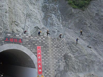 邊坡防護(hù)網(wǎng)在高速/公路/鐵路/滑坡中的使用